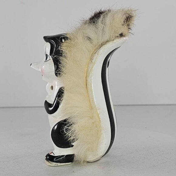 Vintage Ceramic Skunk Figurine Fur Tail Anthropomorphic KItsch *FLAW* - Picture 4 of 10